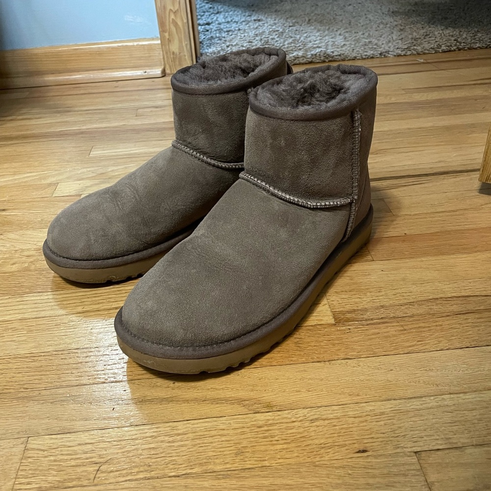 Mauve short ankle UGG boots